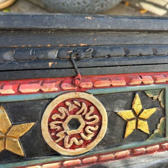 Vintage Indonesian/southeast Asian Keepsake Box Hand Carved Wooden Hand Painted - Picture 10 of 16